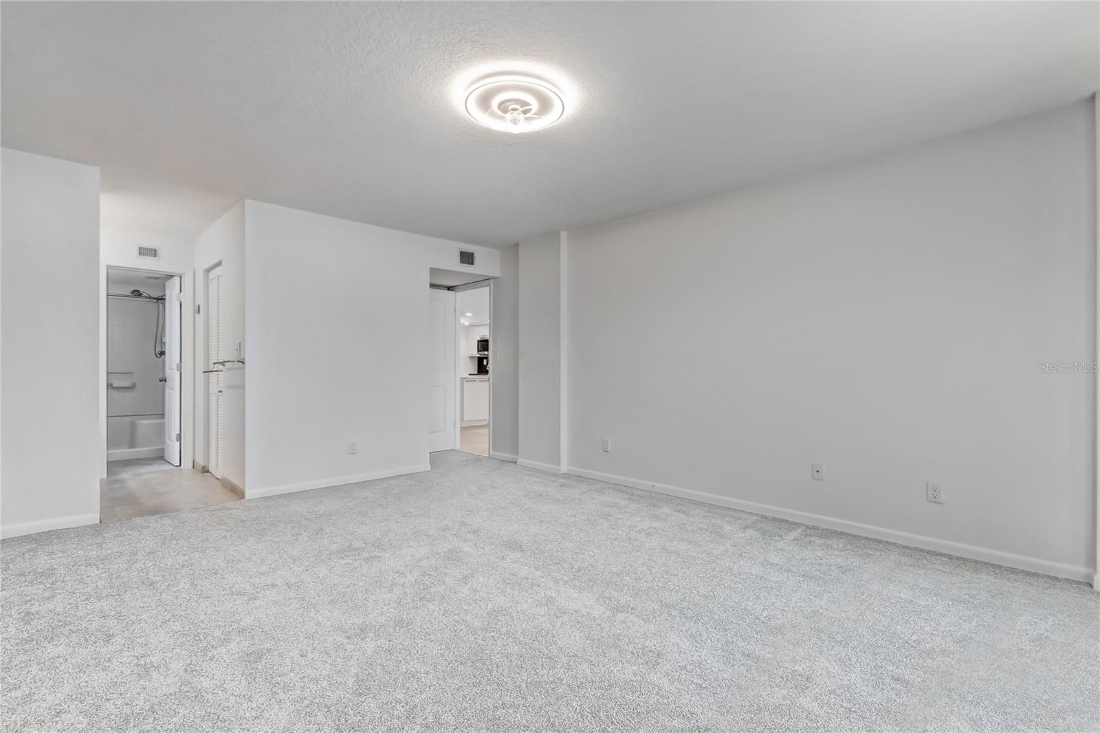 Image 23 of 35 For 650 Island Way 106