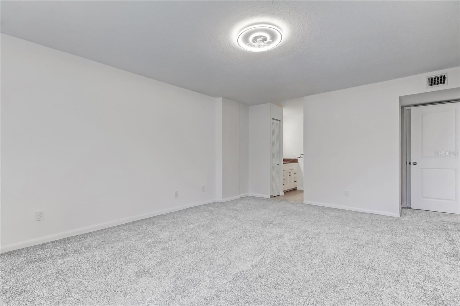 Image 24 of 35 For 650 Island Way 106