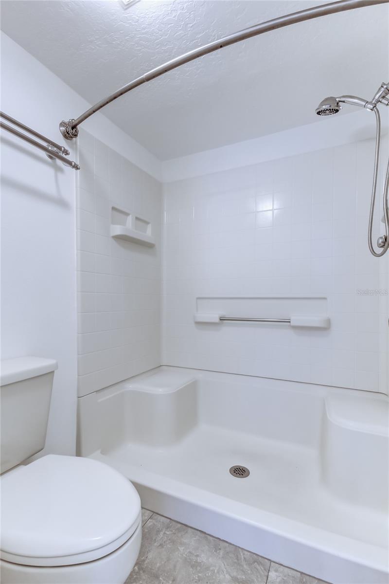 Image 26 of 35 For 650 Island Way 106