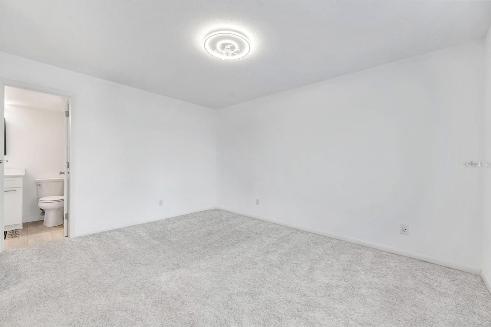 Image 28 of 35 For 650 Island Way 106