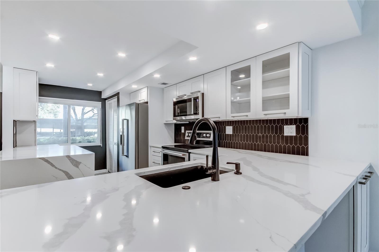 Image 5 of 35 For 650 Island Way 106