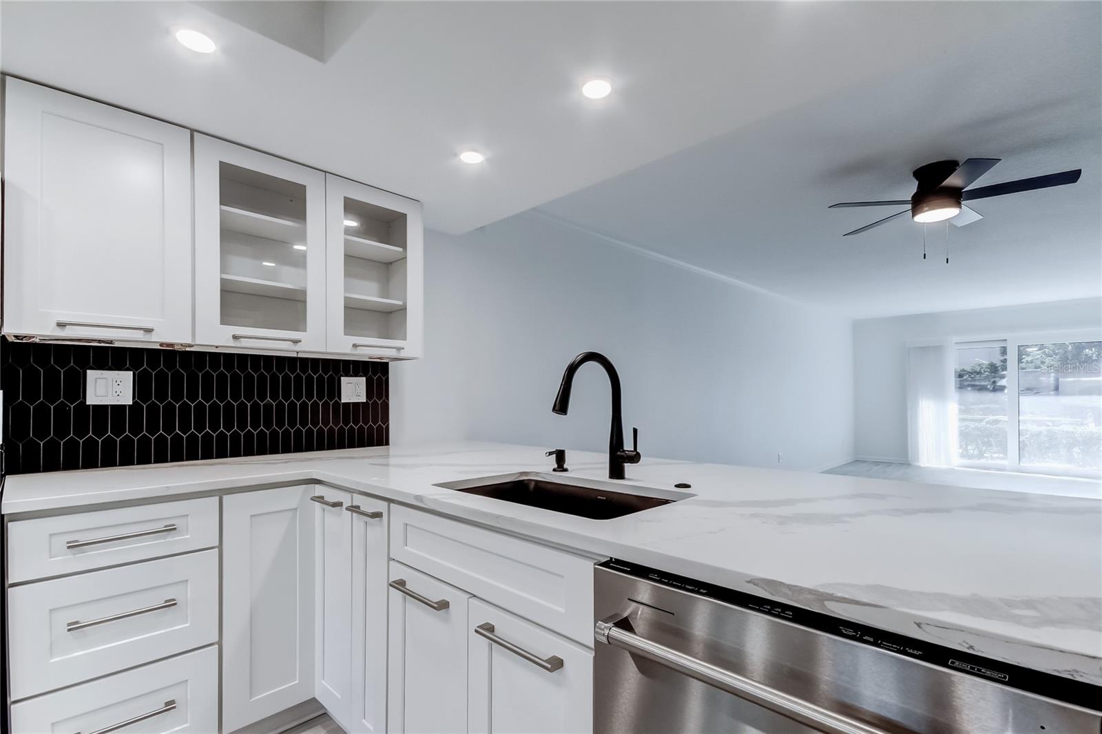 Image 6 of 35 For 650 Island Way 106