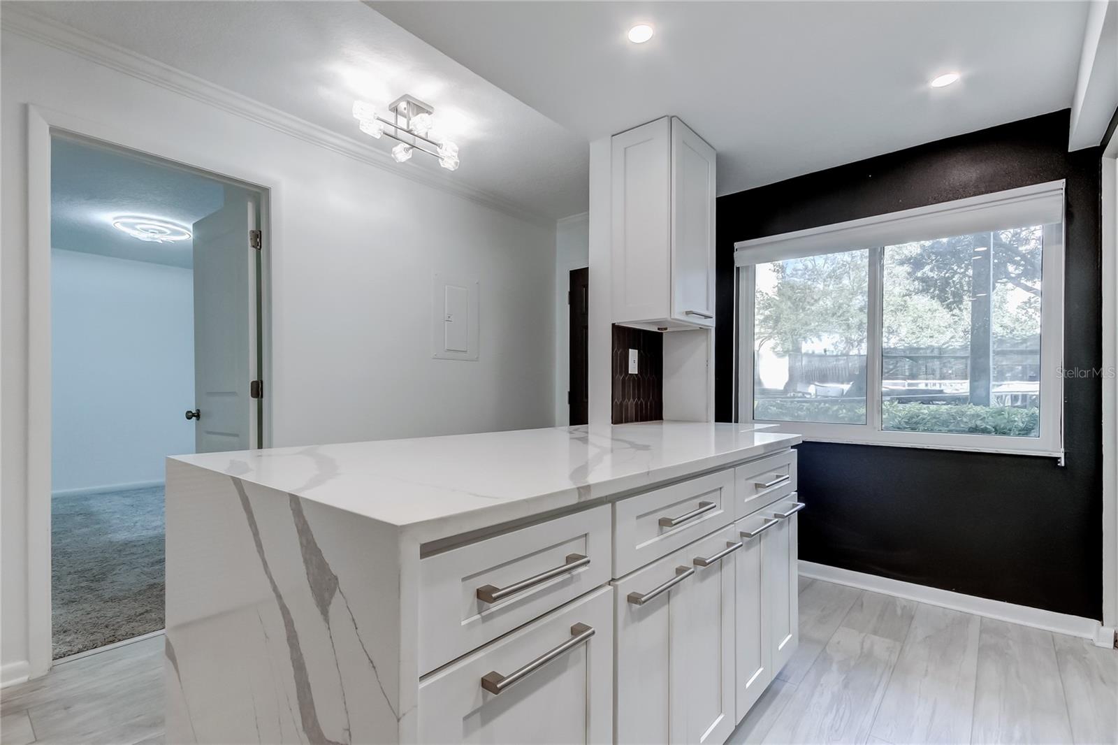 Image 8 of 35 For 650 Island Way 106