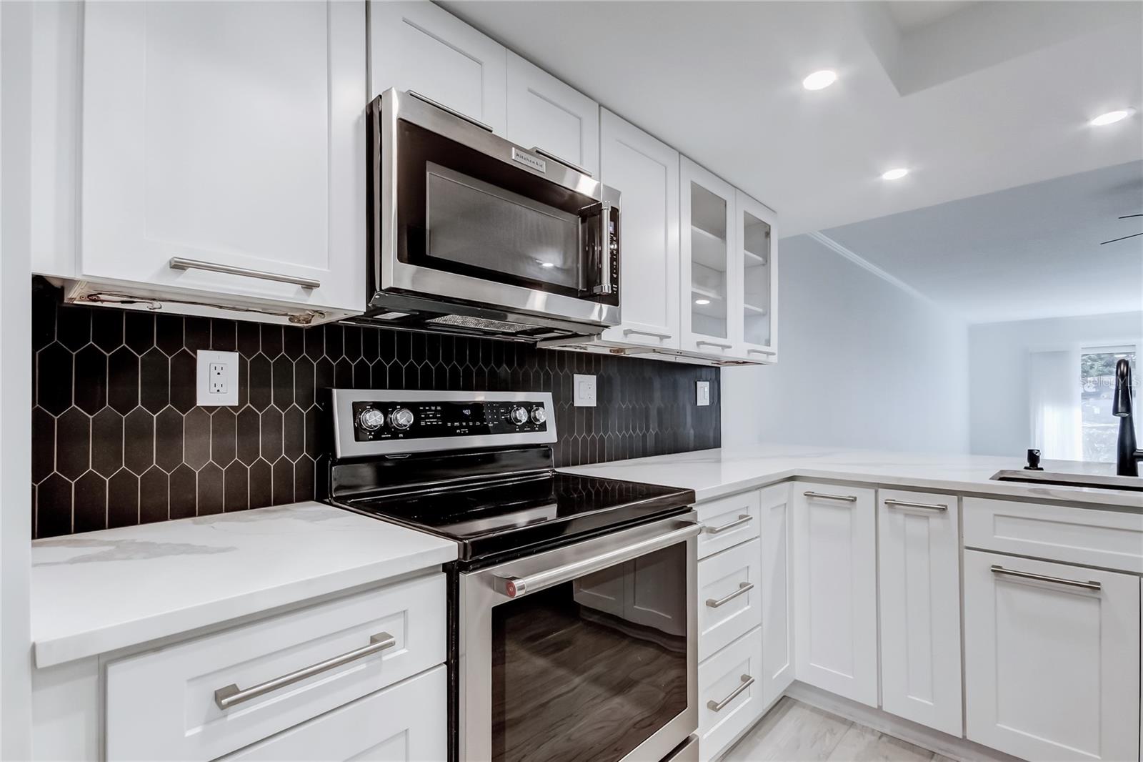 Image 9 of 35 For 650 Island Way 106