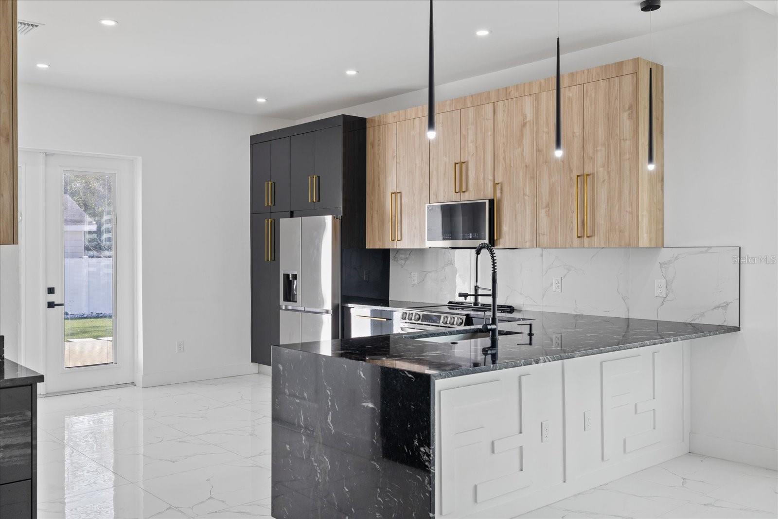 Image 14 of 67 For 902 Sligh Avenue