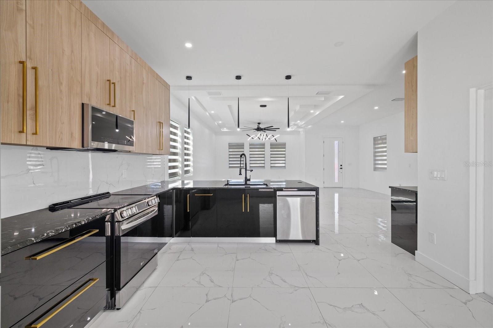 Image 16 of 67 For 902 Sligh Avenue