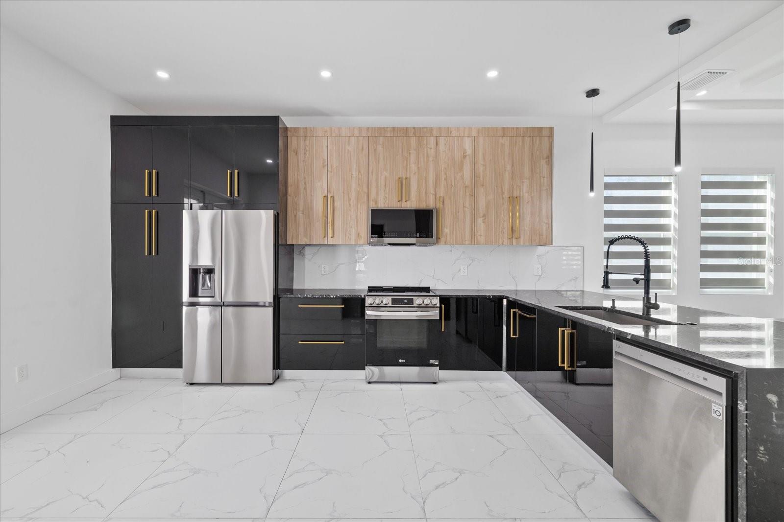 Image 18 of 67 For 902 Sligh Avenue