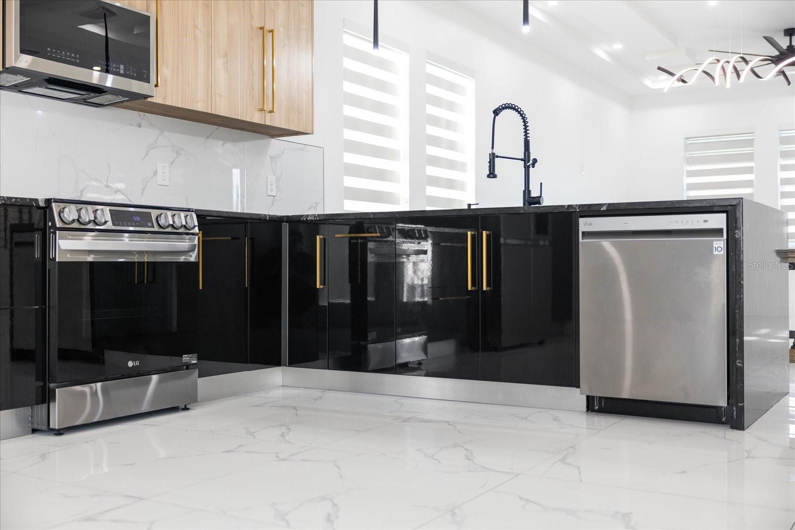 Image 19 of 67 For 902 Sligh Avenue