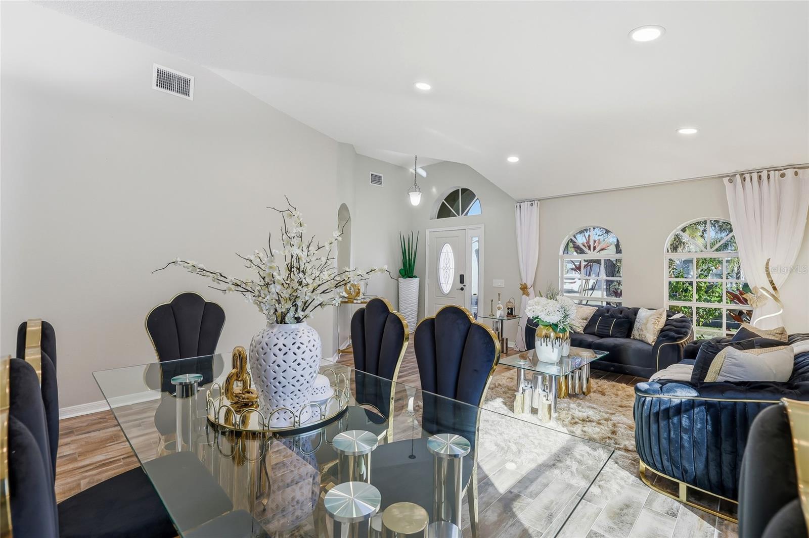 Listing photo id 8 for 4145 Medbury Drive