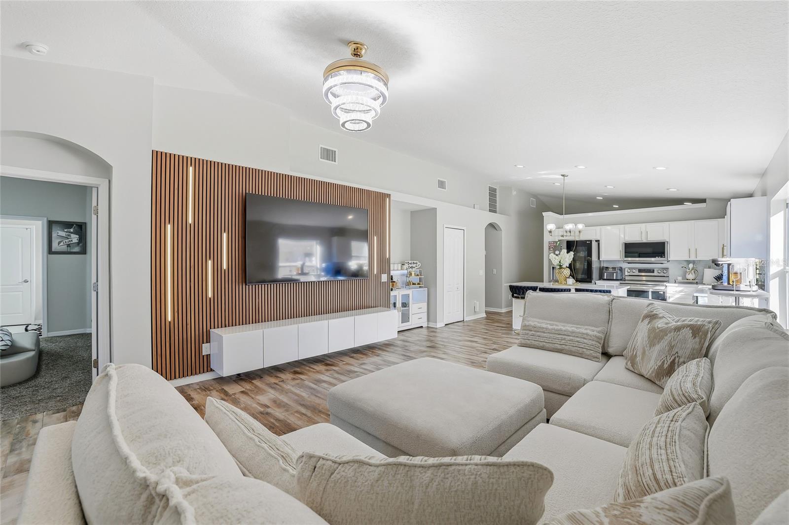 Listing photo id 19 for 4145 Medbury Drive