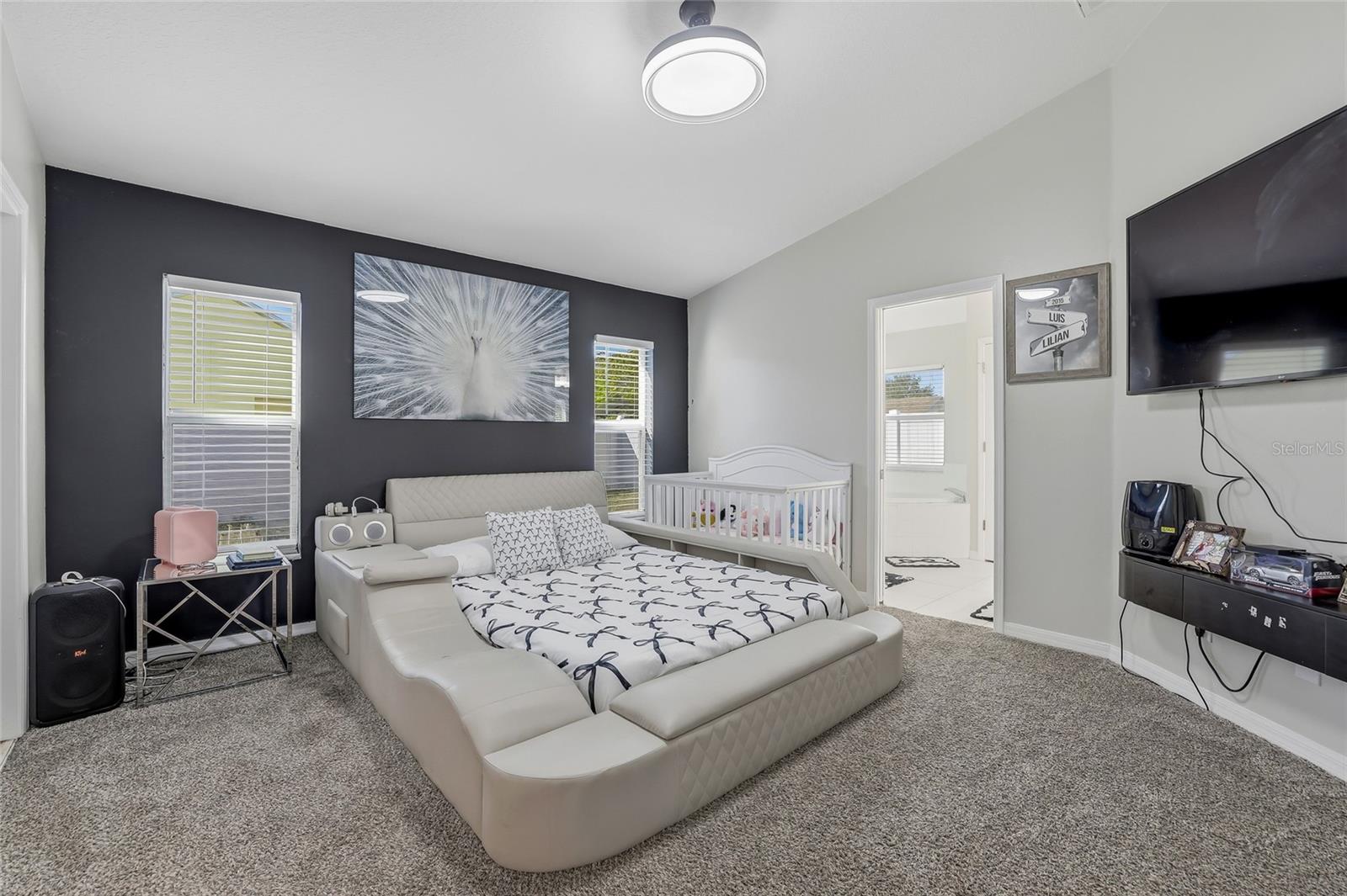 Listing photo id 22 for 4145 Medbury Drive