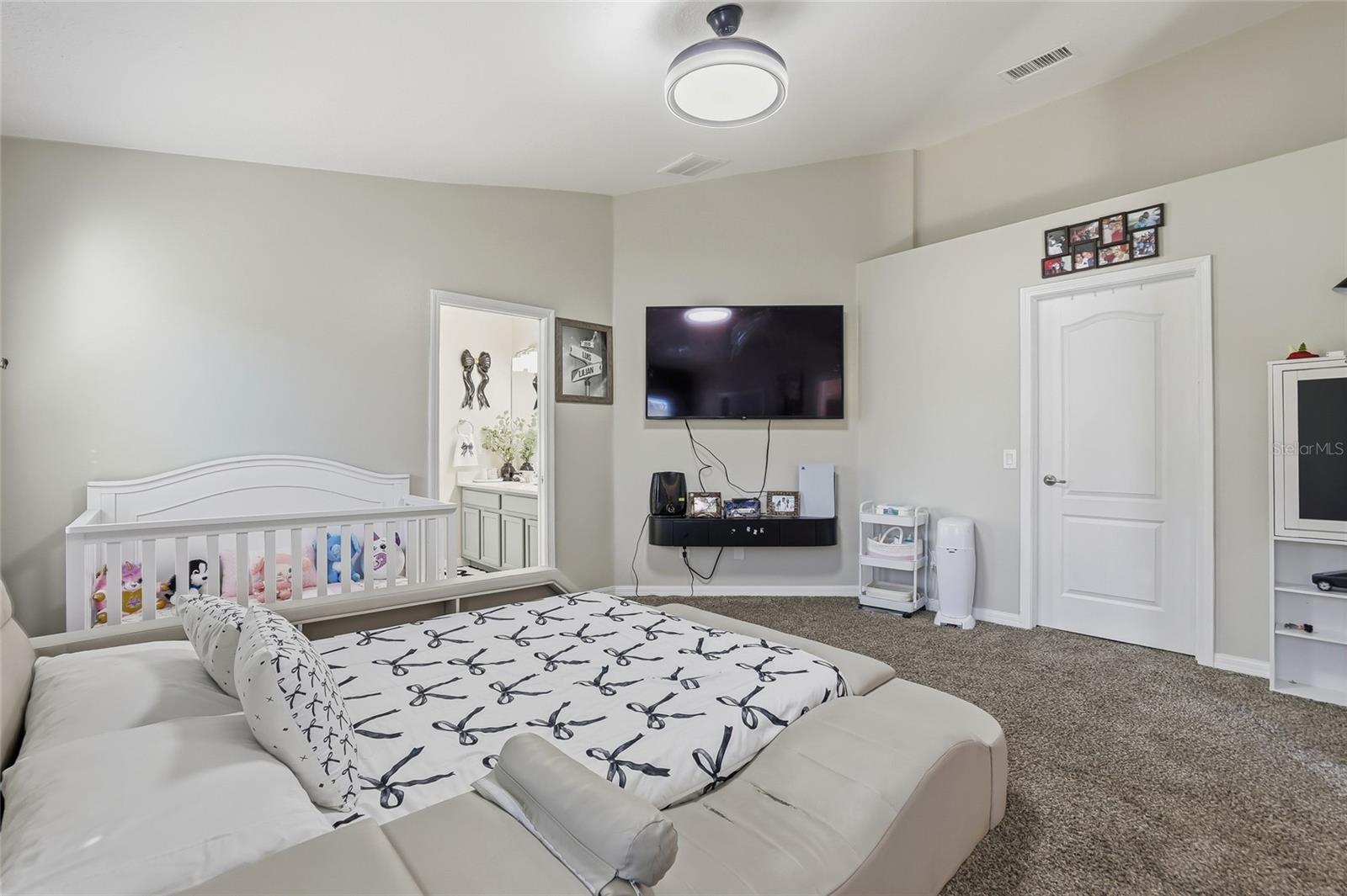 Listing photo id 24 for 4145 Medbury Drive