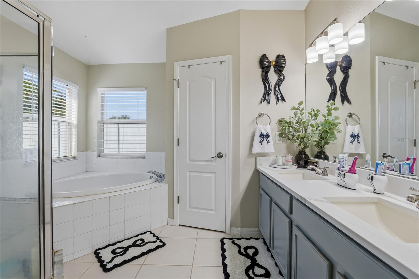 Listing photo id 25 for 4145 Medbury Drive