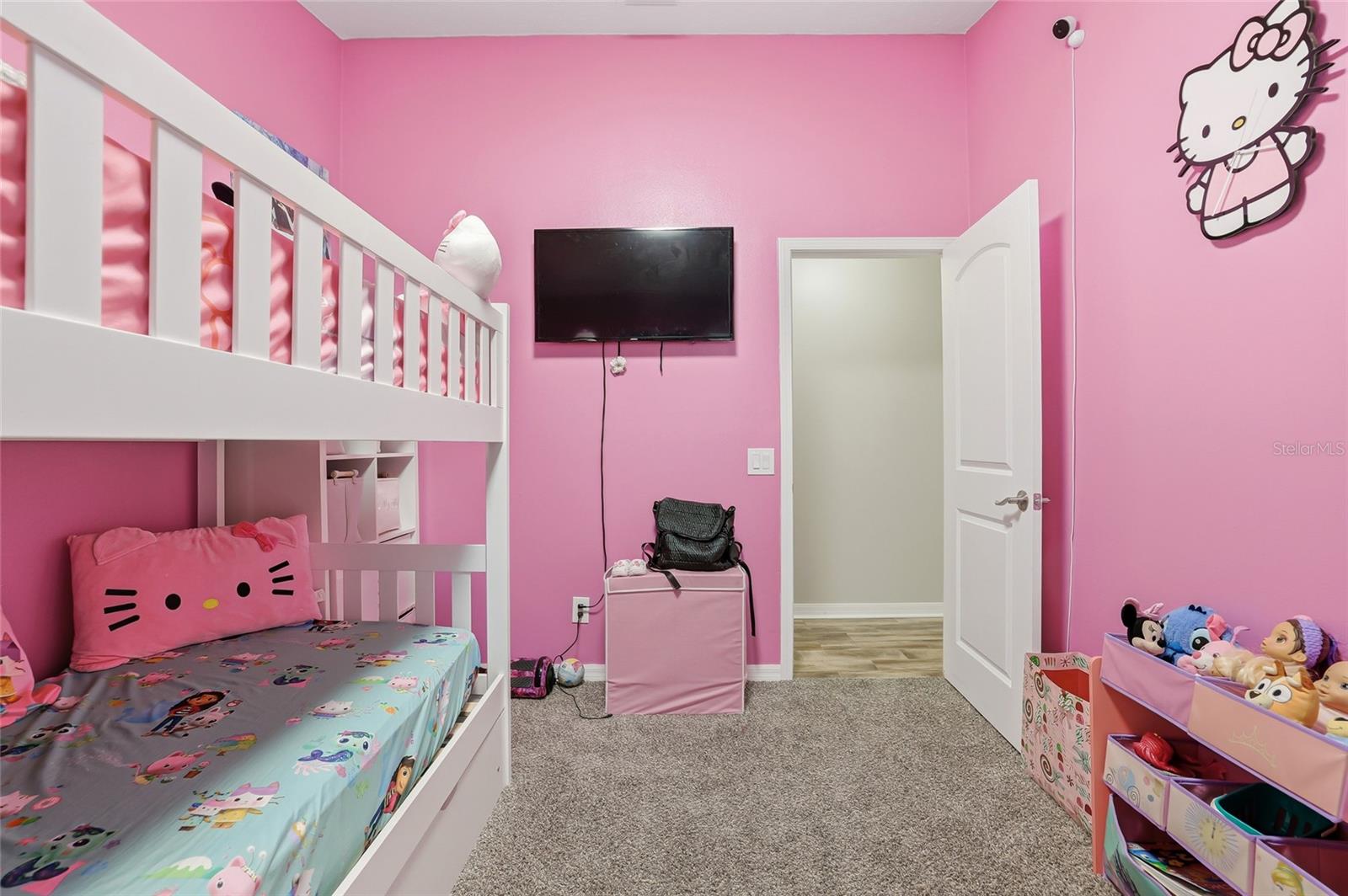 Listing photo id 33 for 4145 Medbury Drive