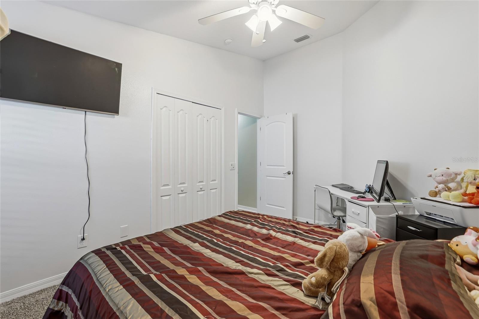 Listing photo id 35 for 4145 Medbury Drive