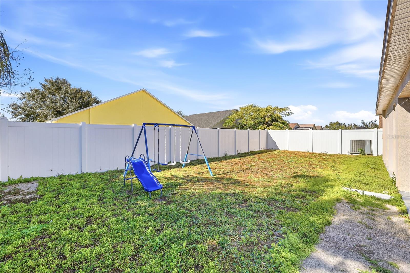 Listing photo id 39 for 4145 Medbury Drive