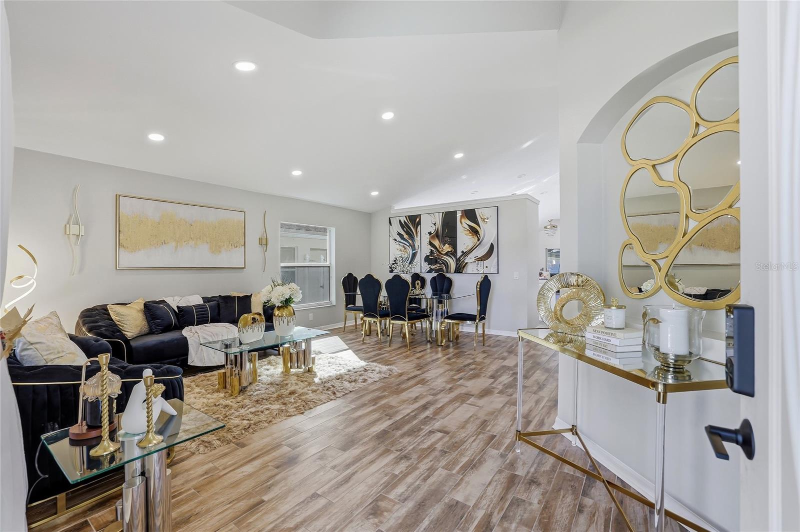 Listing photo id 4 for 4145 Medbury Drive