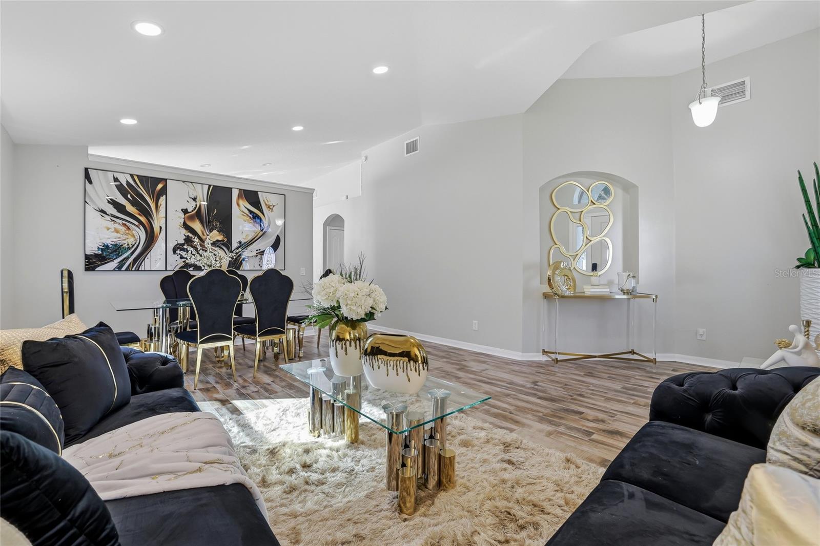 Listing photo id 6 for 4145 Medbury Drive