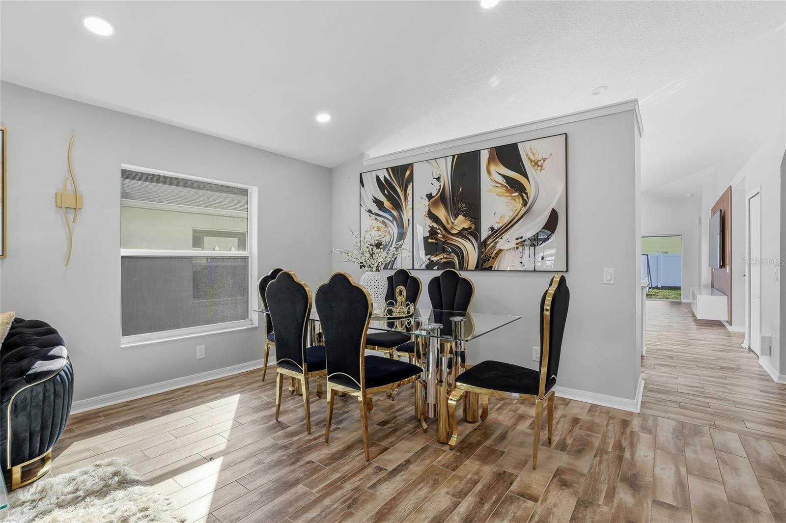 Listing photo id 7 for 4145 Medbury Drive