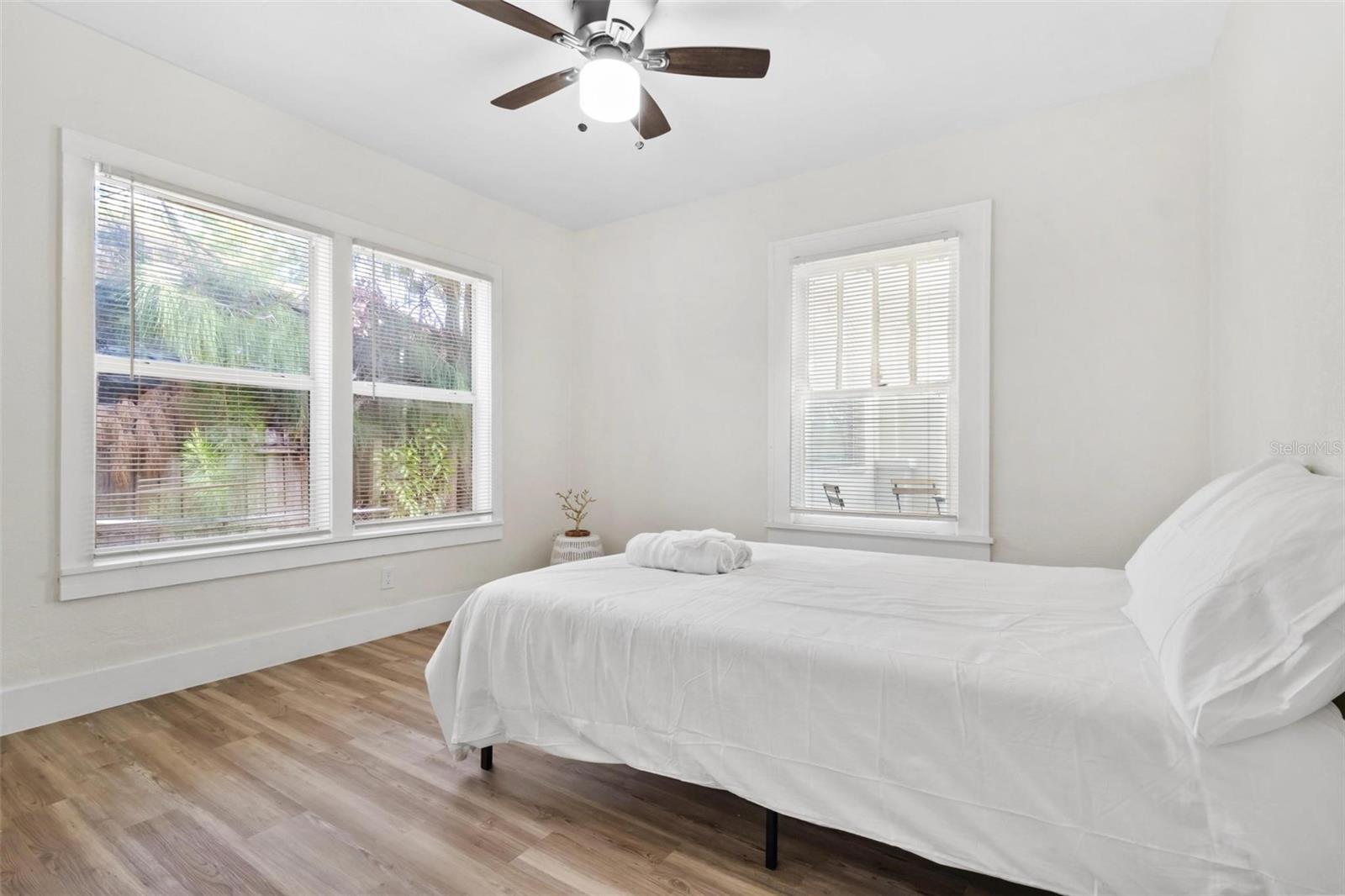 Image 10 of 14 For 1735 Yale Street S