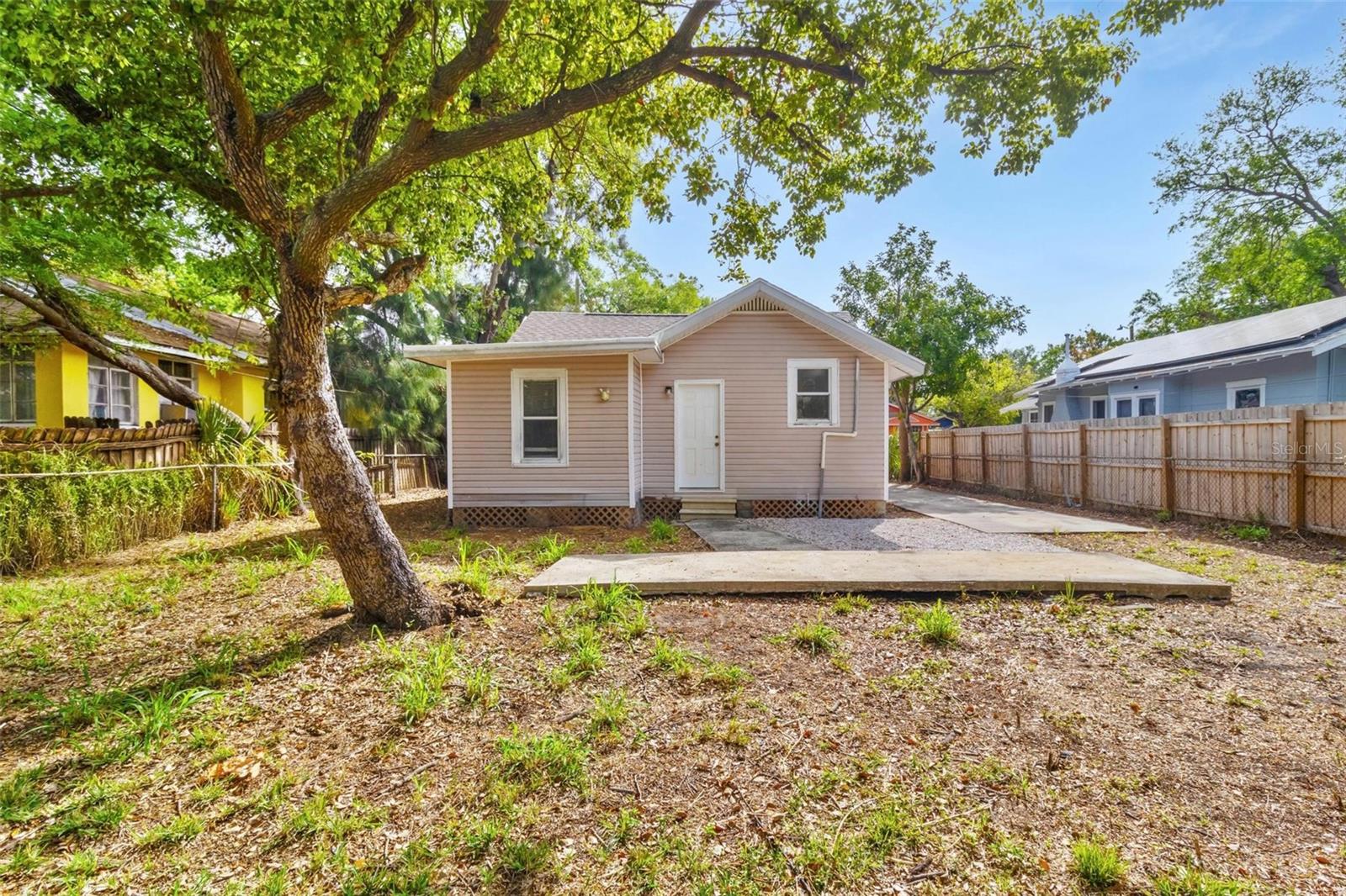 Image 14 of 14 For 1735 Yale Street S