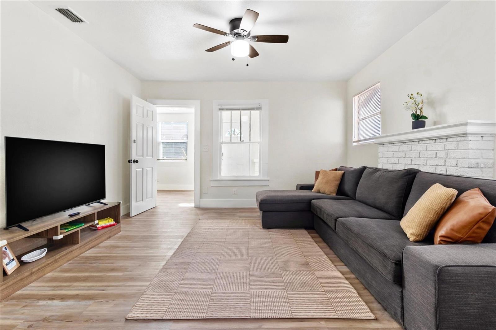 Image 2 of 14 For 1735 Yale Street S