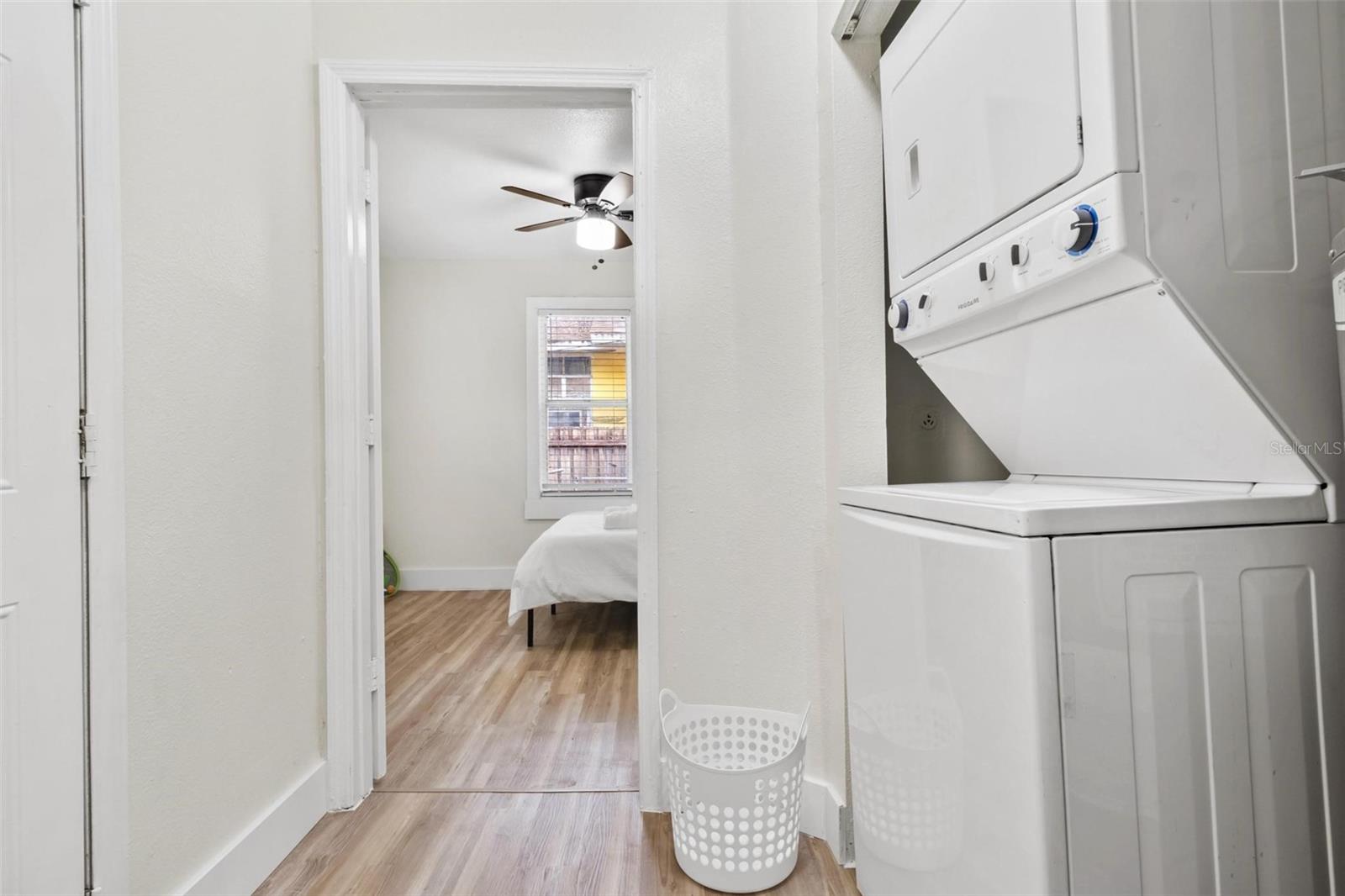 Image 6 of 14 For 1735 Yale Street S