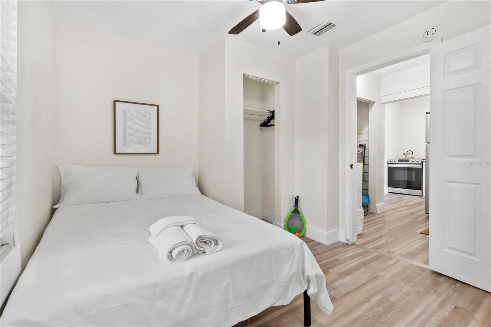 Image 7 of 14 For 1735 Yale Street S