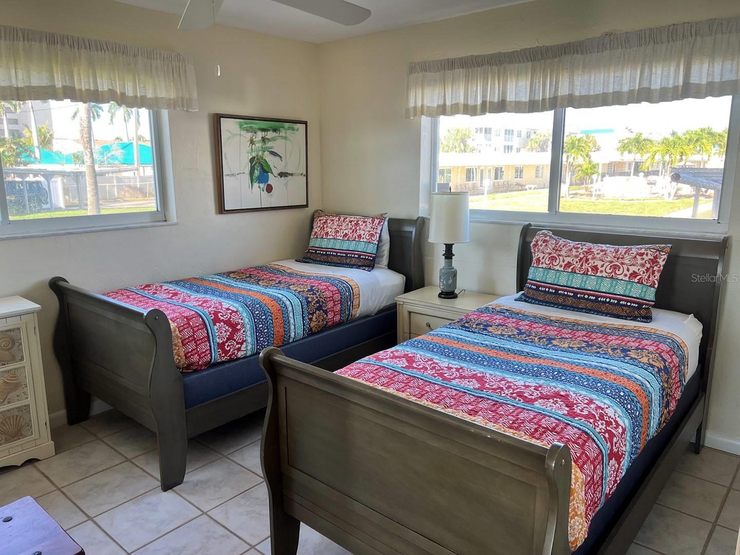 Image 10 of 25 For 6006 Midnight Pass Road 40