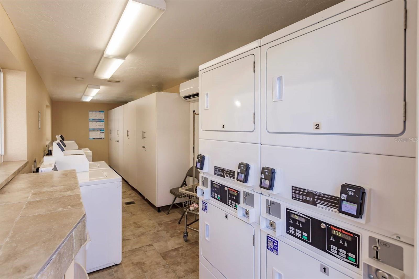 Image 17 of 25 For 6006 Midnight Pass Road 40