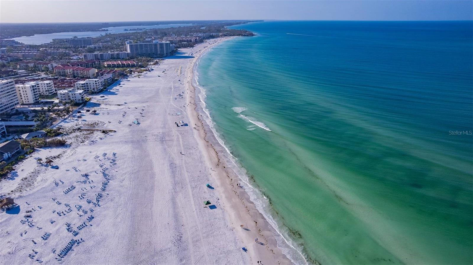 Image 24 of 25 For 6006 Midnight Pass Road 40