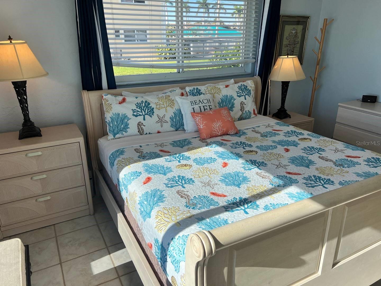 Image 7 of 25 For 6006 Midnight Pass Road 40