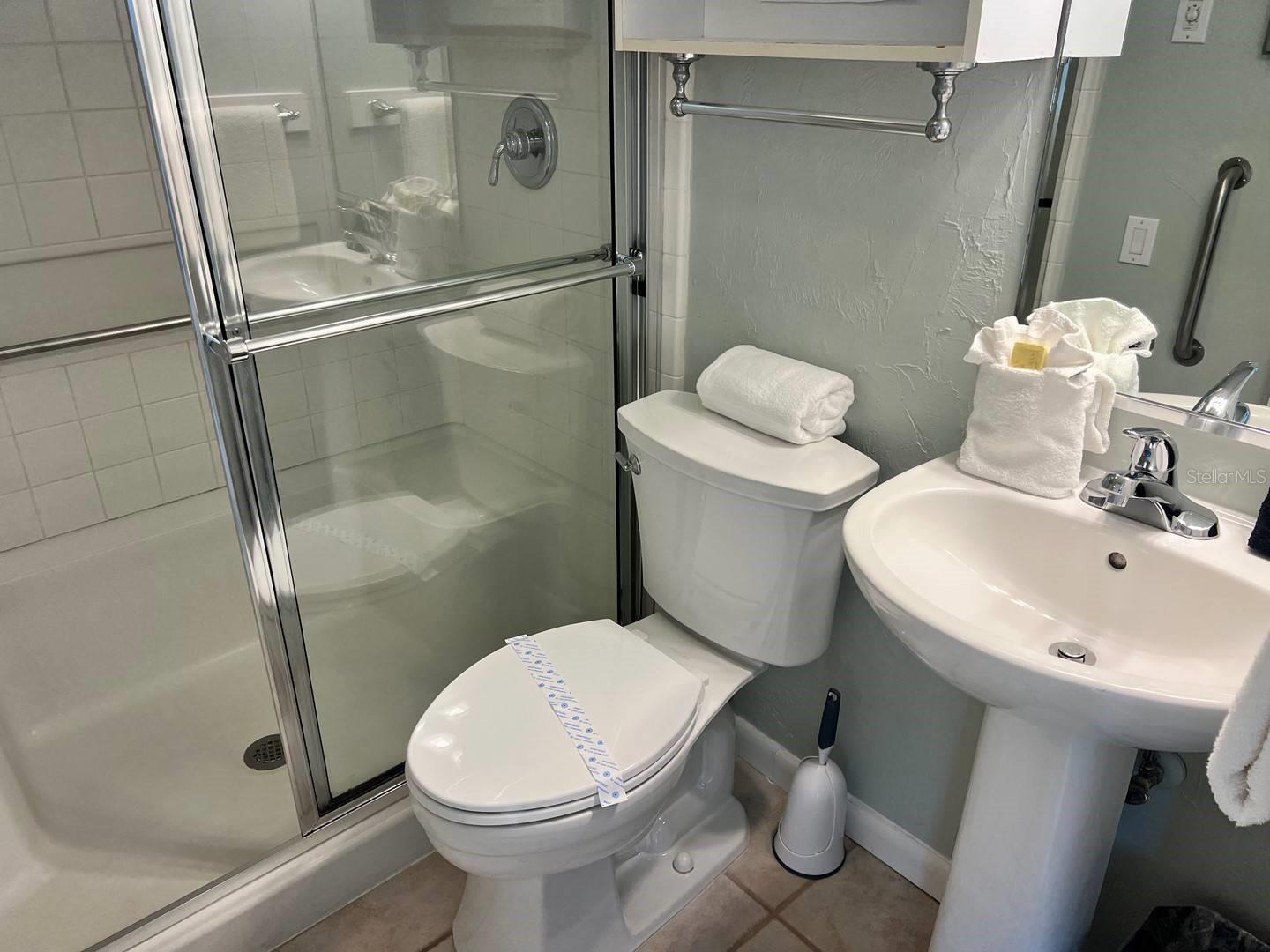 Image 9 of 25 For 6006 Midnight Pass Road 40