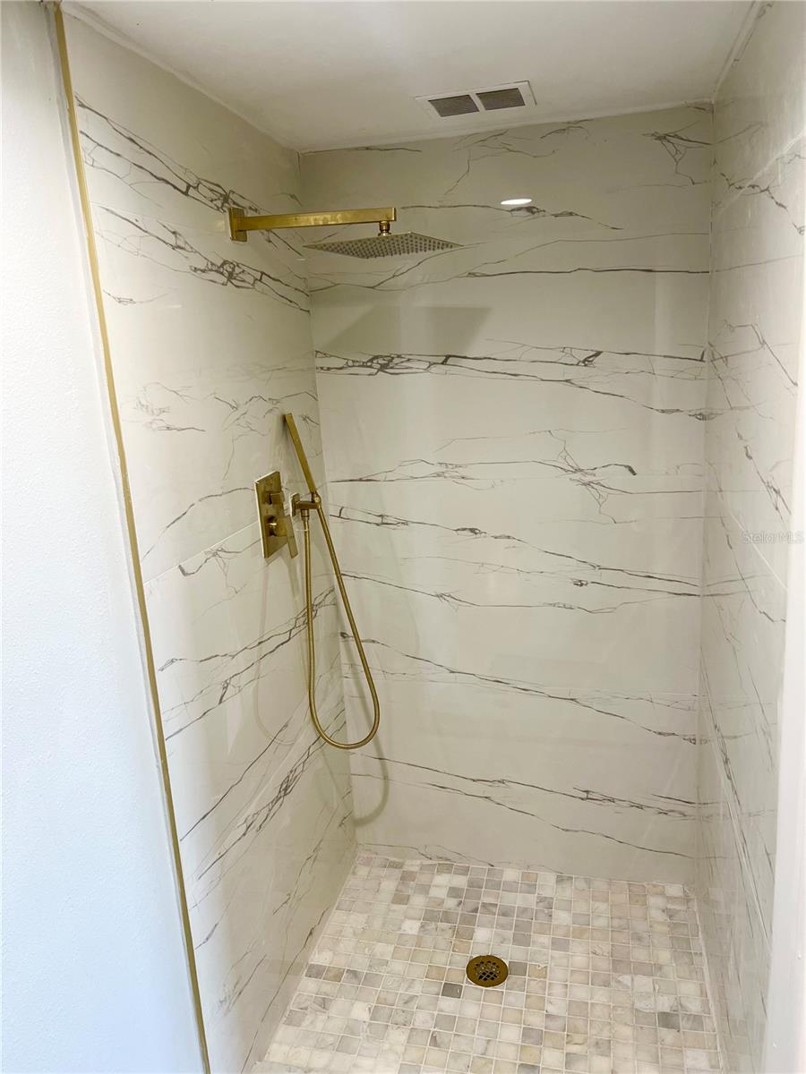 Image 24 of 38 For 2621 Cove Cay Drive 703