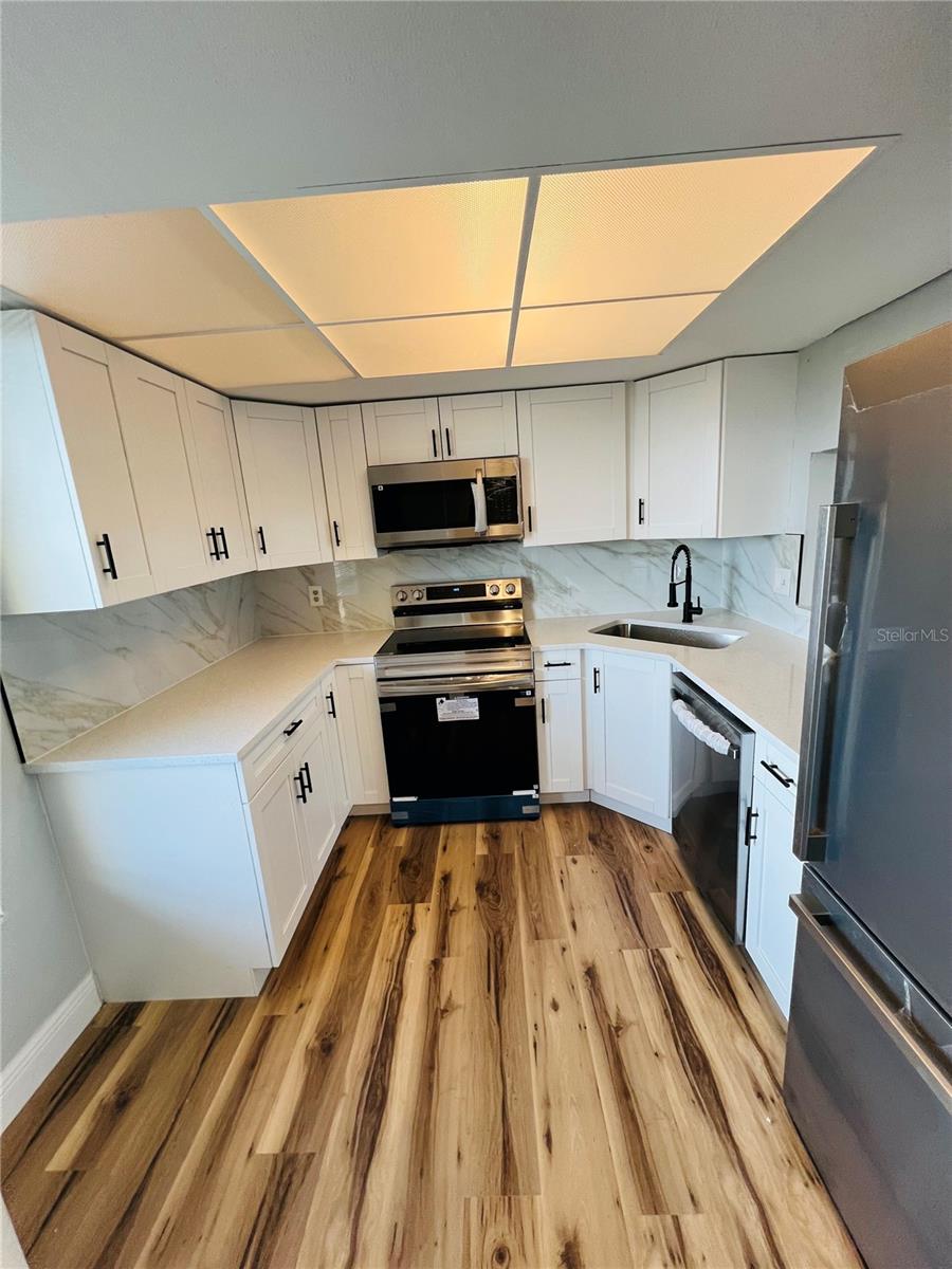 Image 6 of 38 For 2621 Cove Cay Drive 703