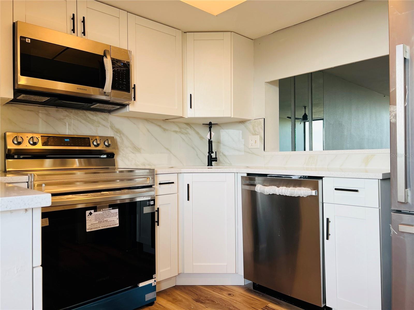 Image 8 of 38 For 2621 Cove Cay Drive 703