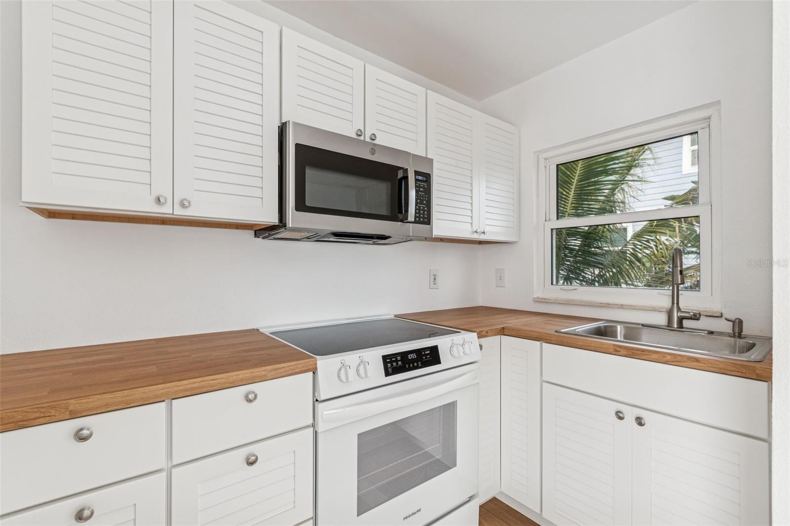 Image 12 of 66 For 2411 Bay Boulevard 3