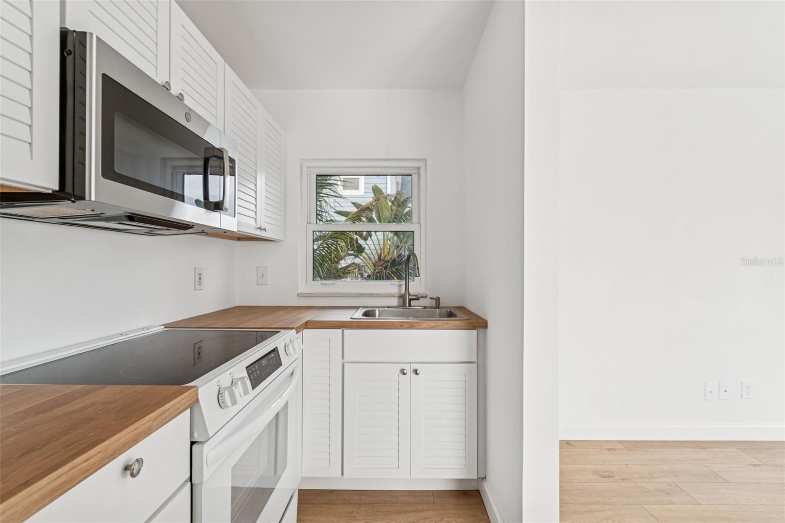 Image 13 of 66 For 2411 Bay Boulevard 3