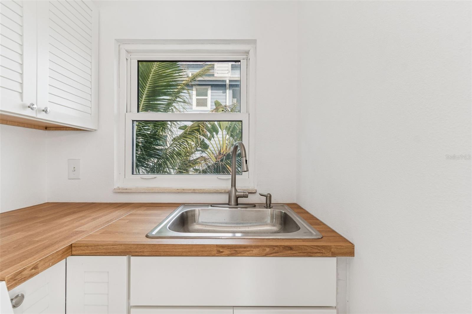 Image 14 of 66 For 2411 Bay Boulevard 3