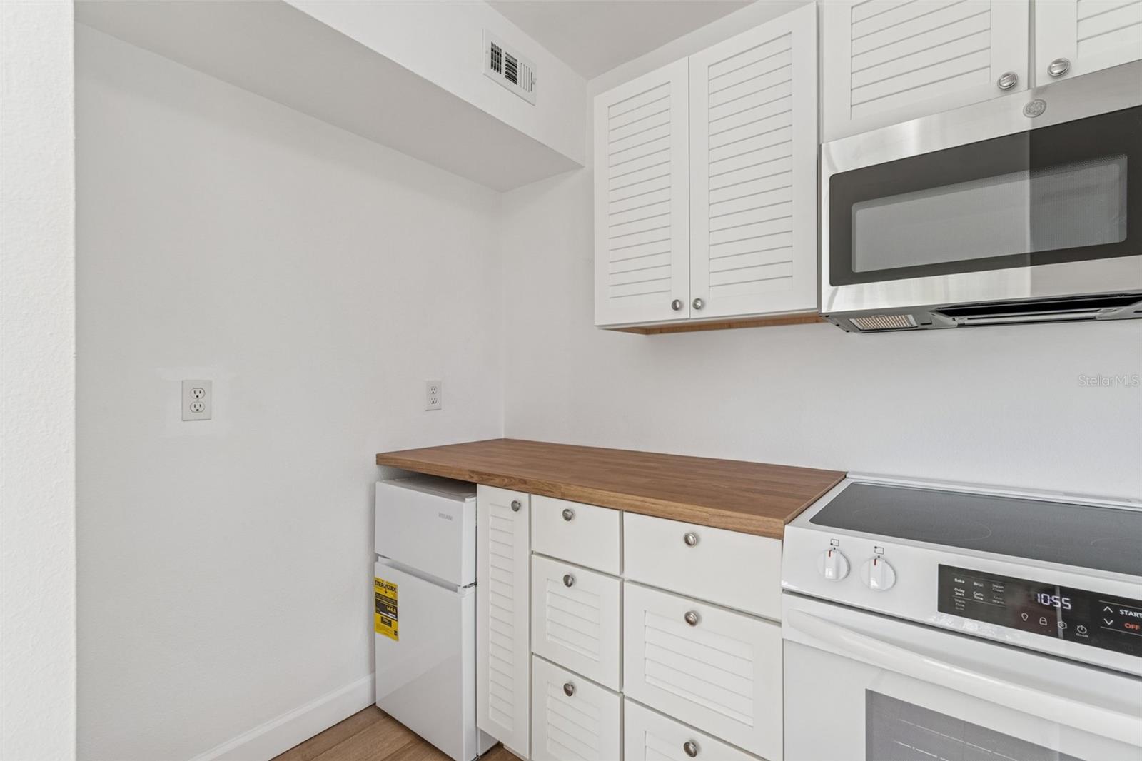 Image 15 of 66 For 2411 Bay Boulevard 3