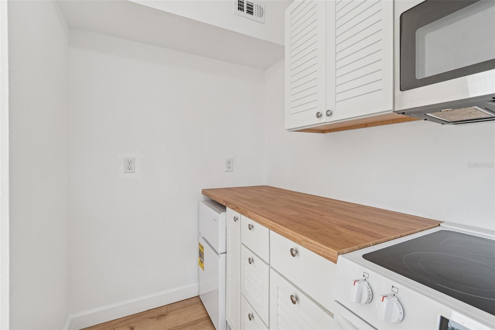 Image 16 of 66 For 2411 Bay Boulevard 3