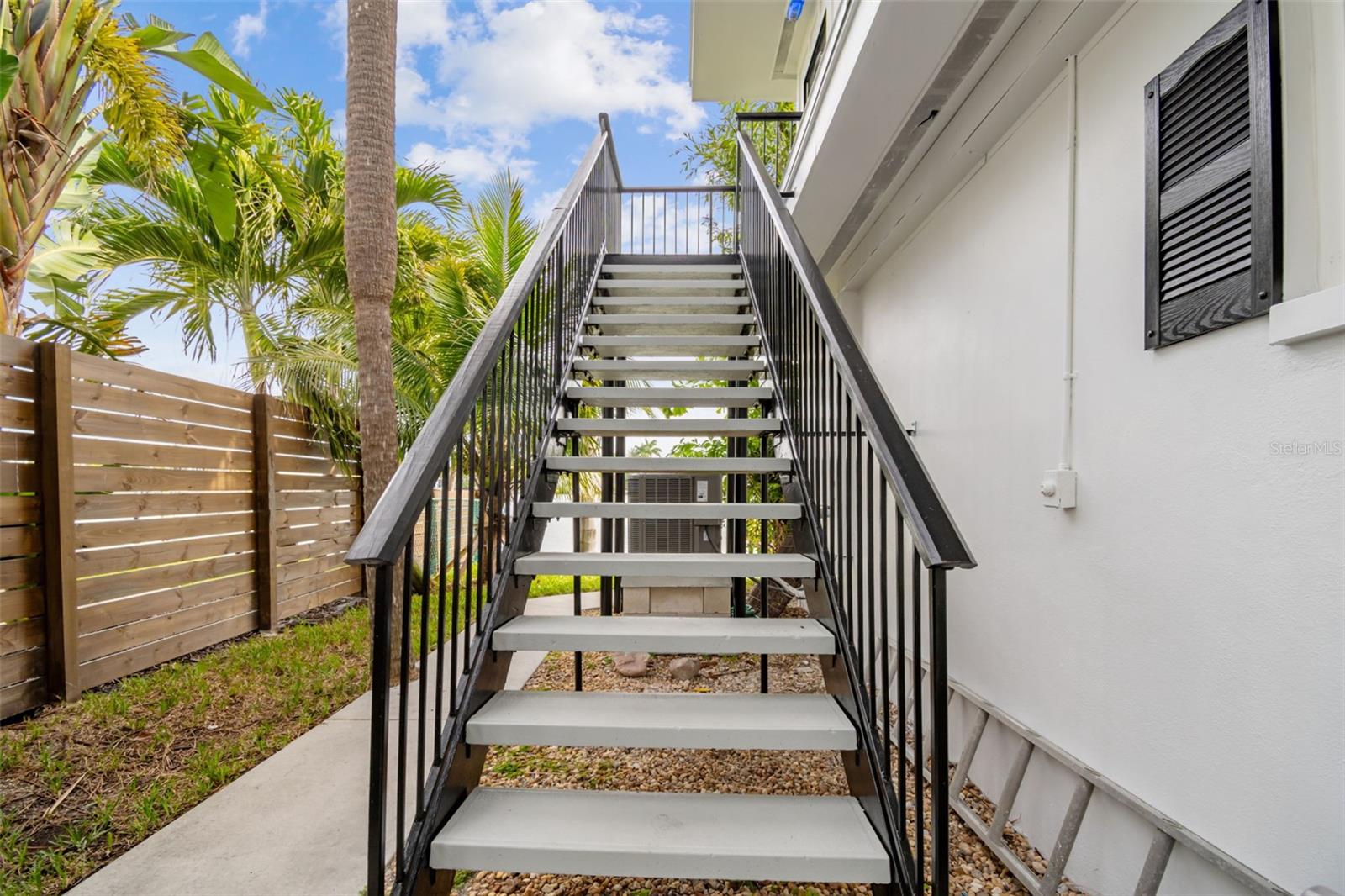 Image 2 of 66 For 2411 Bay Boulevard 3