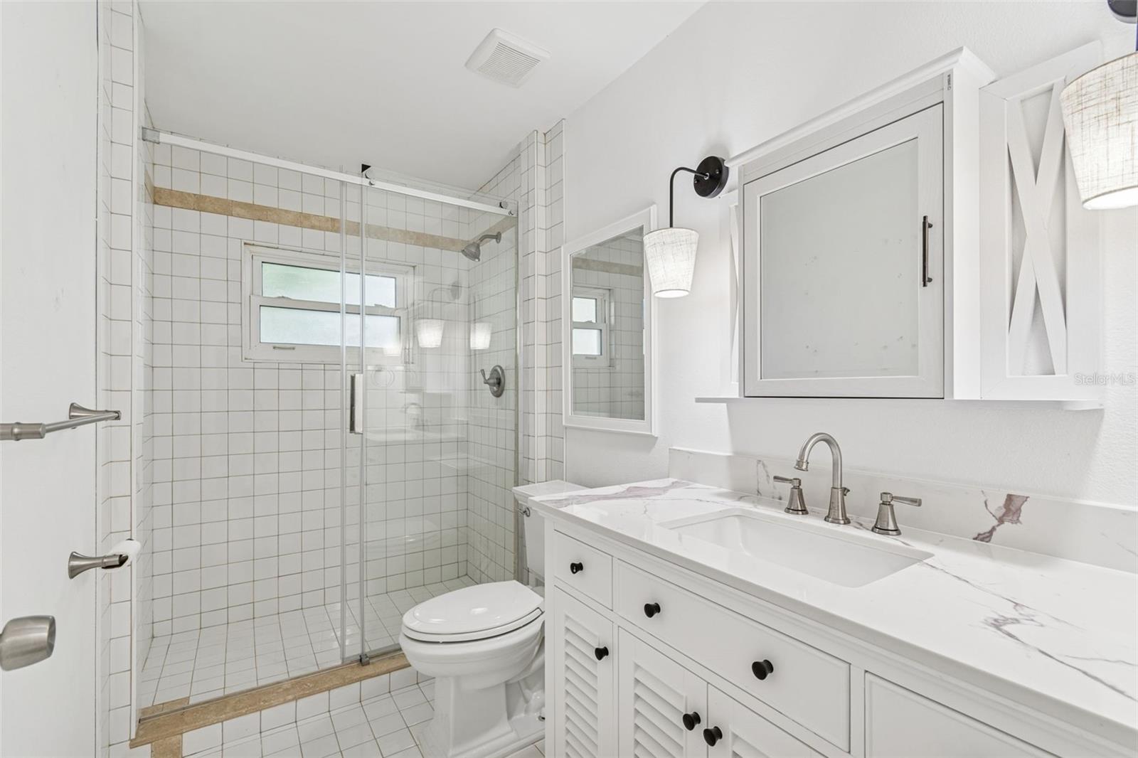 Image 26 of 66 For 2411 Bay Boulevard 3