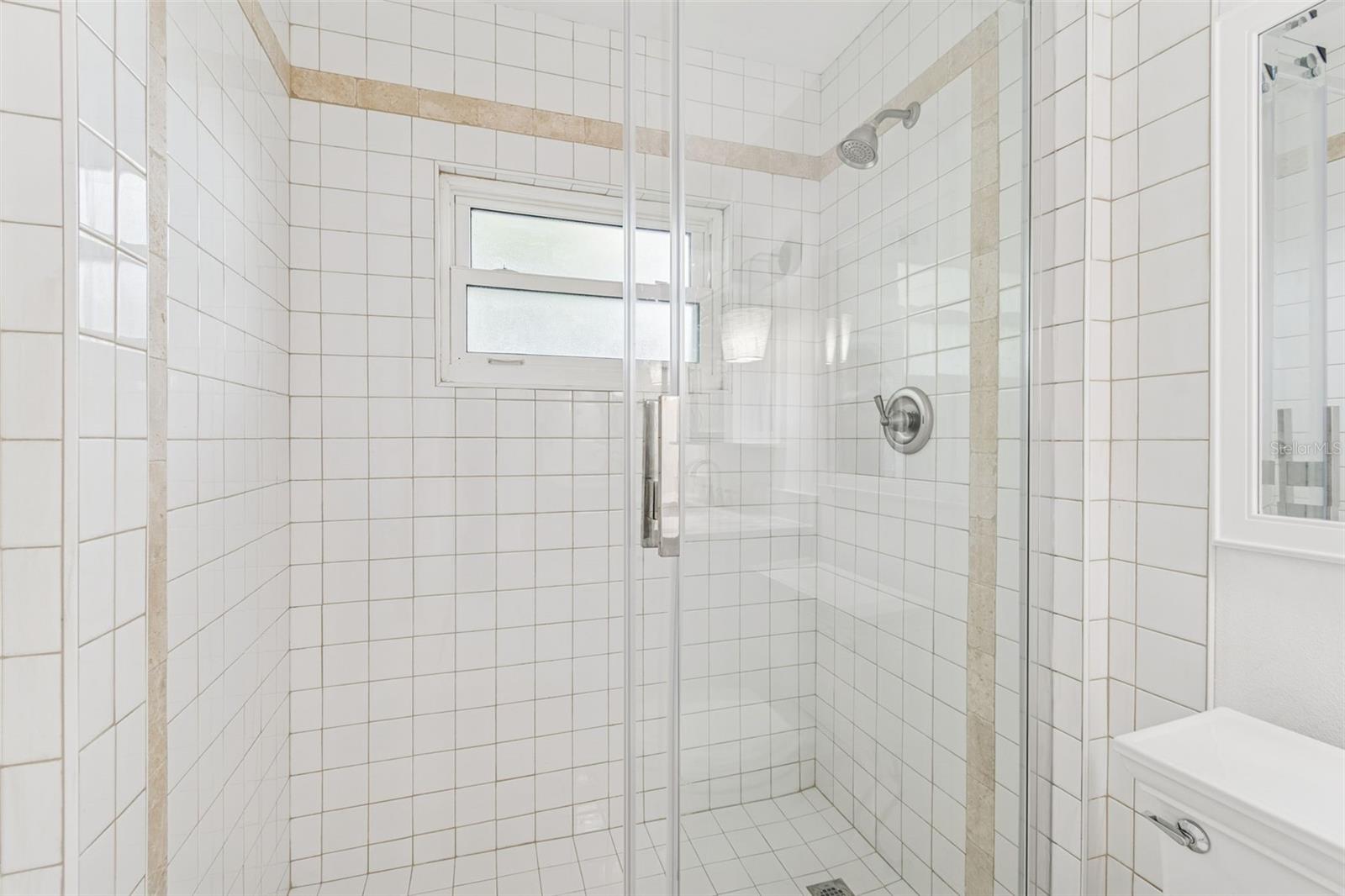 Image 28 of 66 For 2411 Bay Boulevard 3