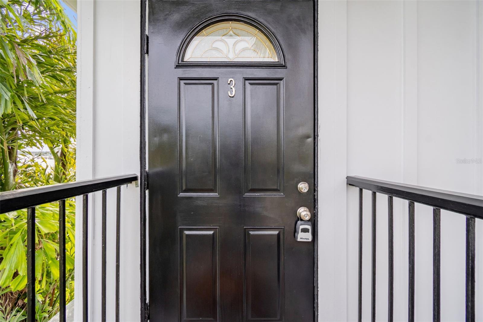 Image 3 of 66 For 2411 Bay Boulevard 3