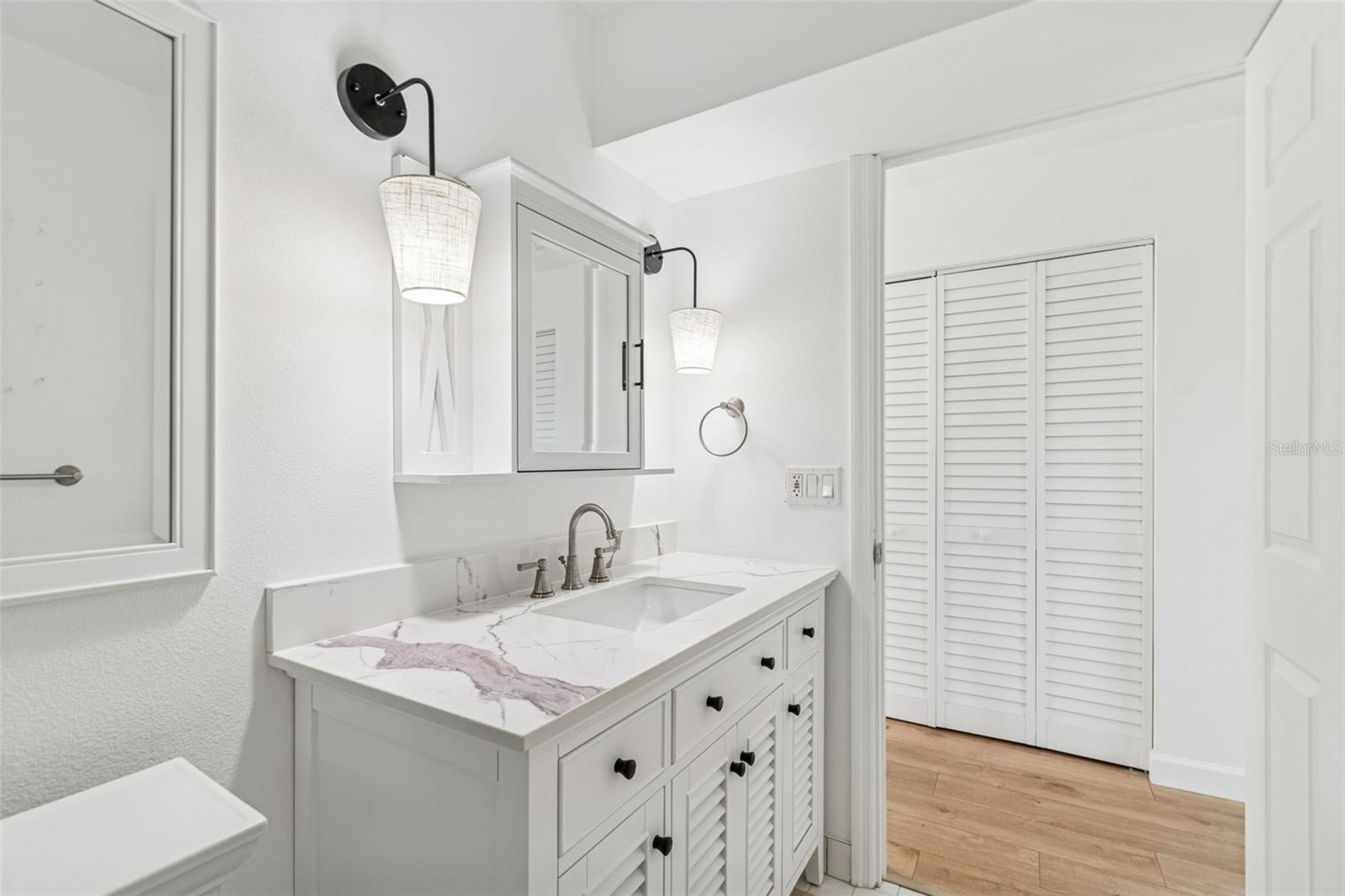 Image 30 of 66 For 2411 Bay Boulevard 3