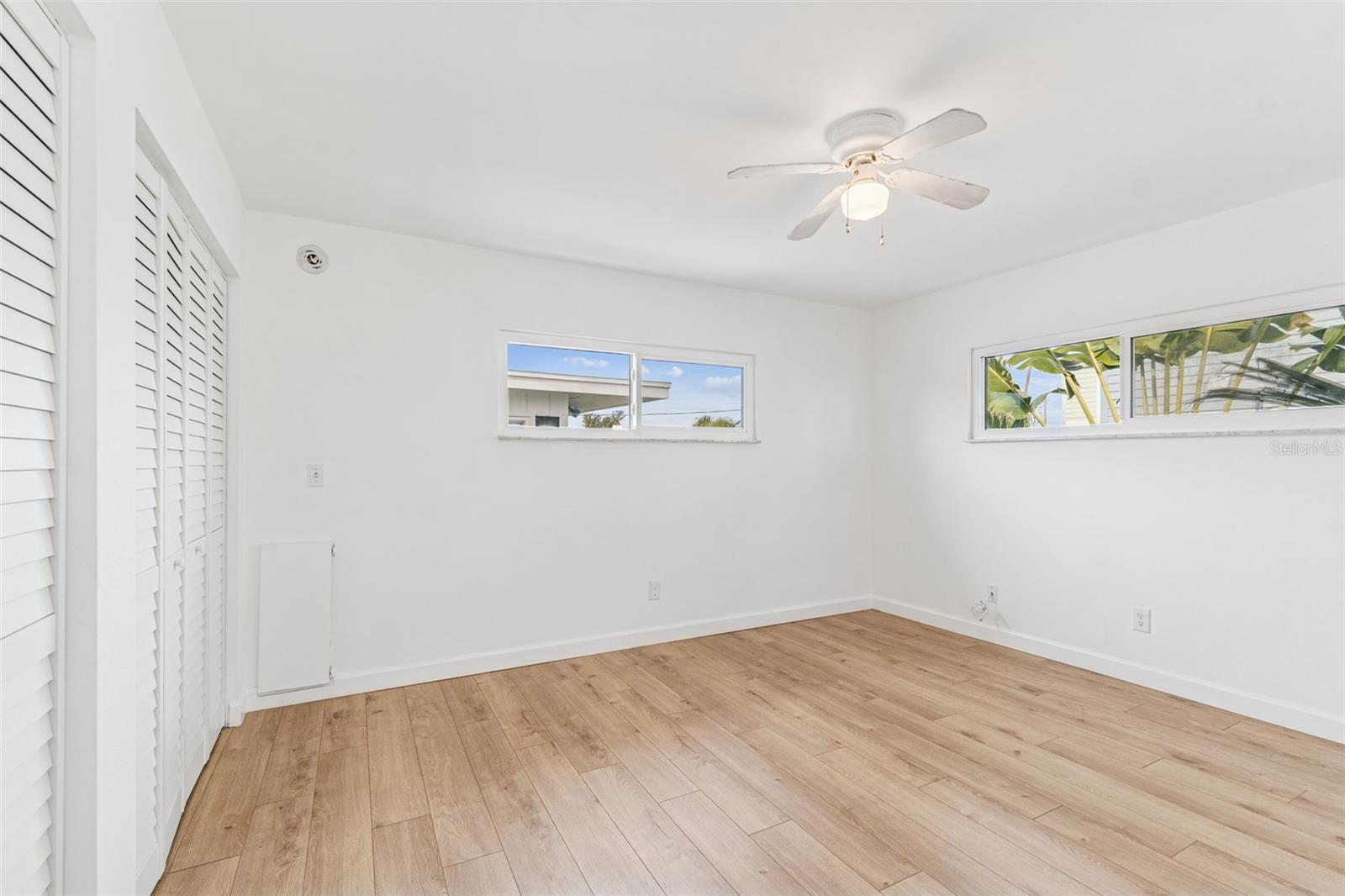 Image 32 of 66 For 2411 Bay Boulevard 3