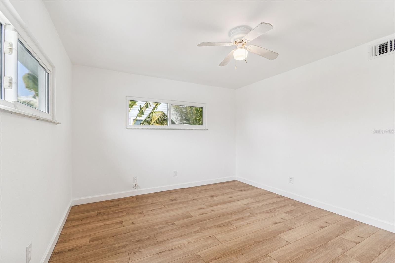 Image 36 of 66 For 2411 Bay Boulevard 3