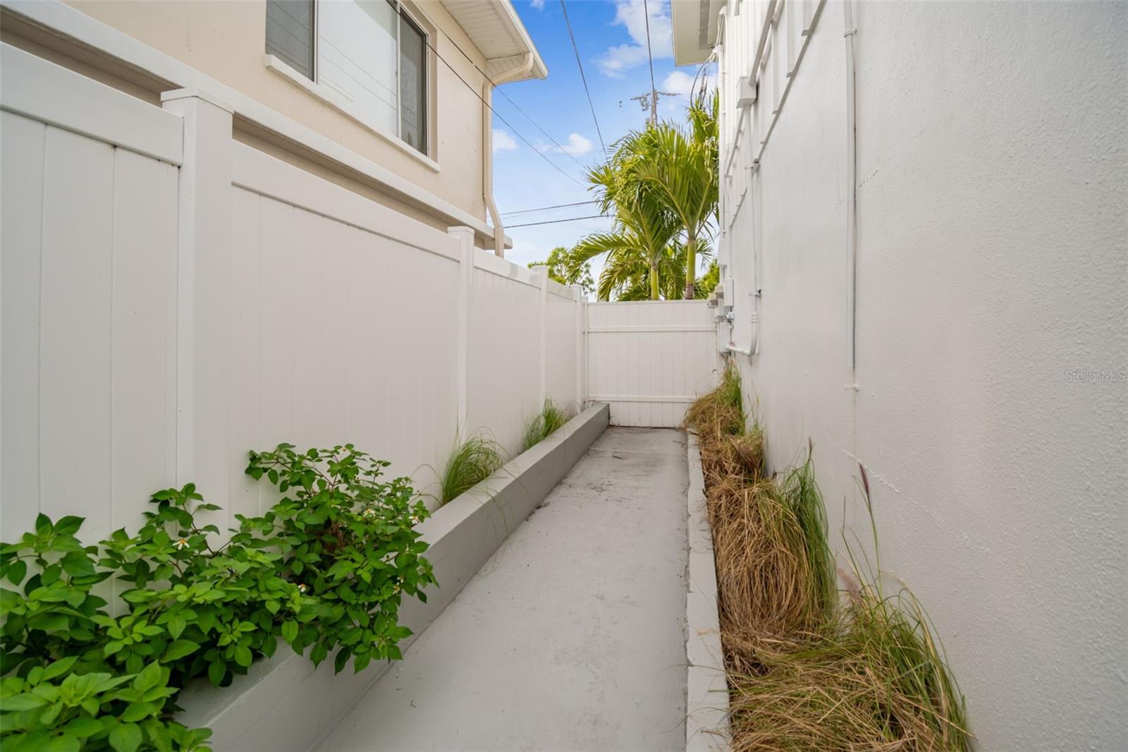 Image 38 of 66 For 2411 Bay Boulevard 3