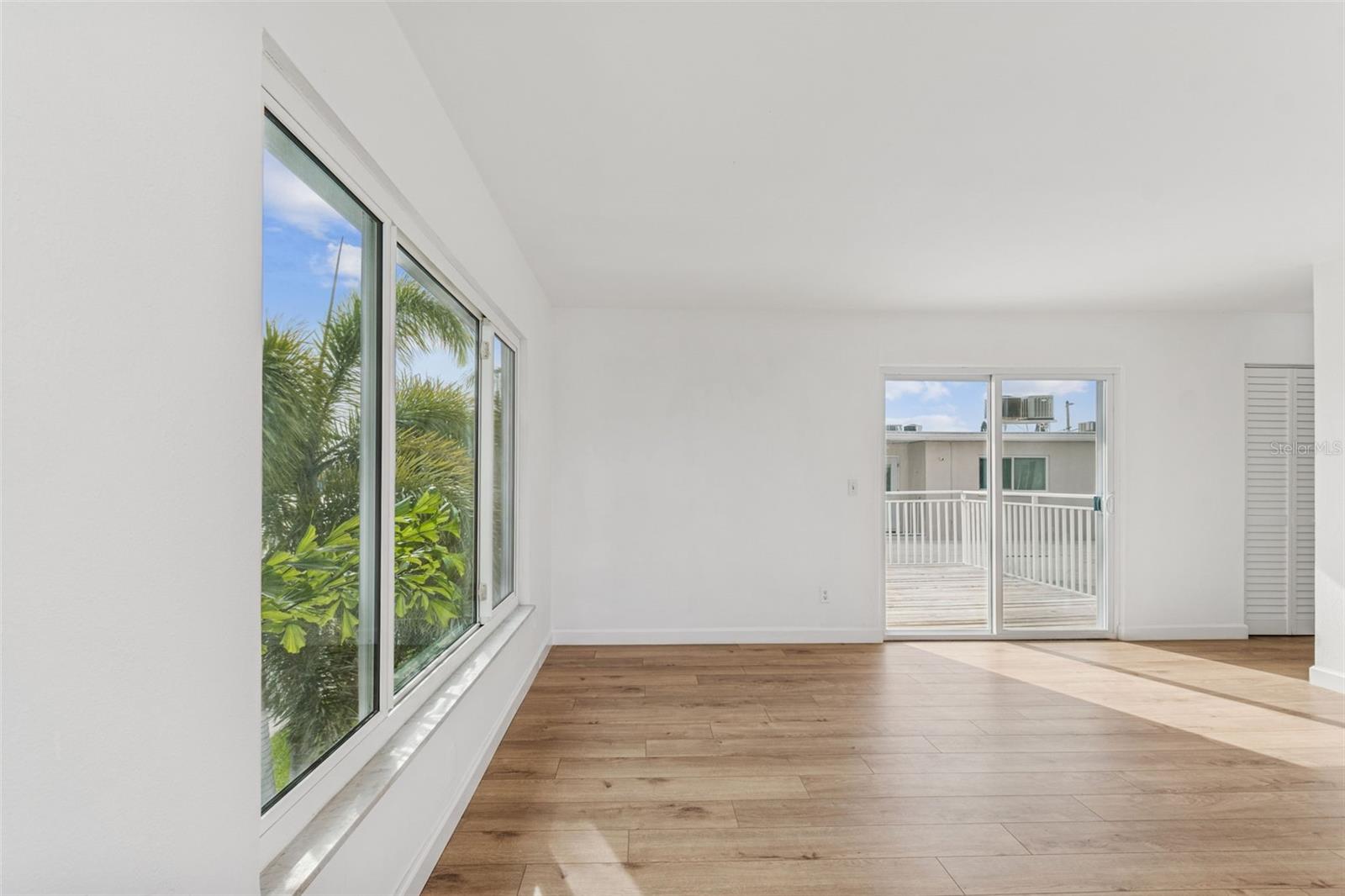 Image 4 of 66 For 2411 Bay Boulevard 3